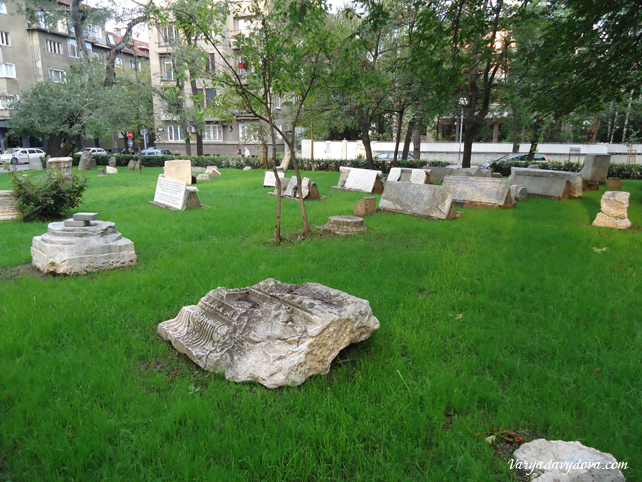 Докторский памятник в Софии